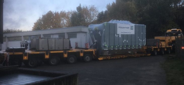 Schwerlasttransport in Hademarschen eingetroffen: Neuer Hochspannungs-Trafo für Umspannwerk von Schleswig-Holstein Netz