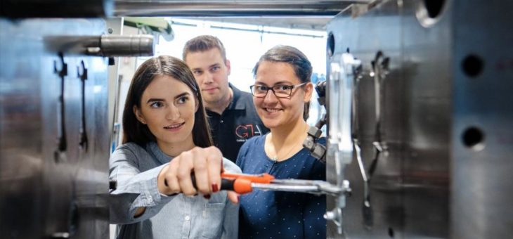Tesla E-Autos aus einem einzigen Gussteil: Hochschule Aalen bildet potentielle Ingenieure aus