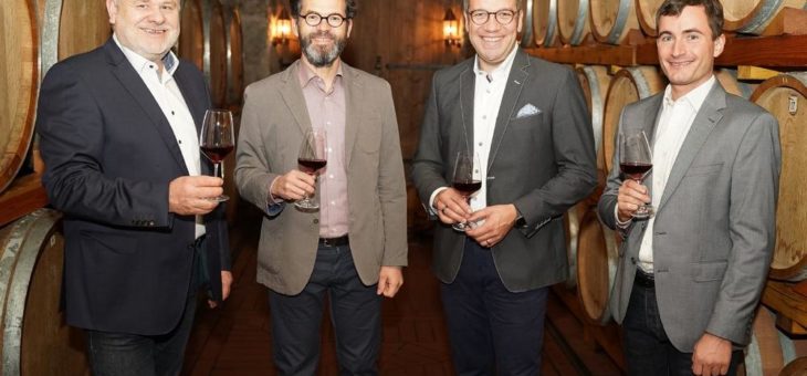 Freude bei Oberkircher Winzer eG und Winzerkeller Hex vom Dasenstein über hohe Auszeichnung bei der Gebietsweinprämierung