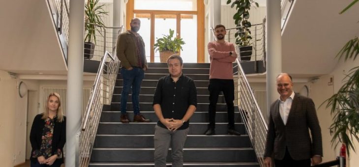 Drei IT-HAUS Azubis bei der Ehrung der besten Prüfungsabsolventen