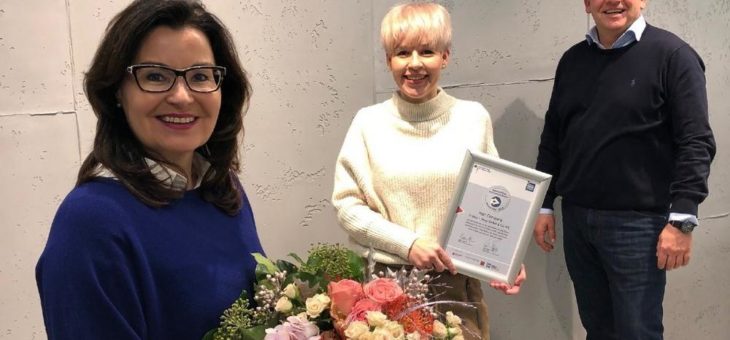 Hair Company als einziges Friseur-Unternehmen bundesweit INQA re-zertifiziert