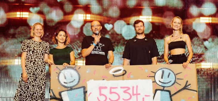 Spendendemo mit Glasperlenspiel, gegen Kindesmissbrauch, erbringt 5.534 Euro