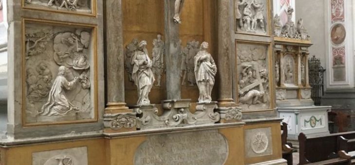 Endlich komplett: Johannesfigur steht wieder auf dem Altar in der Klosterkirche