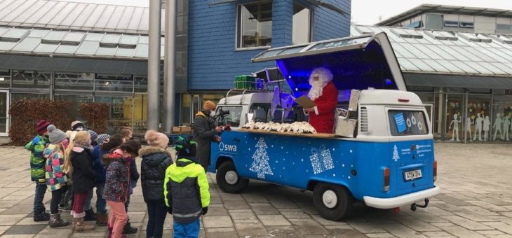 swa Partnerschulen freuen sich über den Besuch des swa Nikolaus