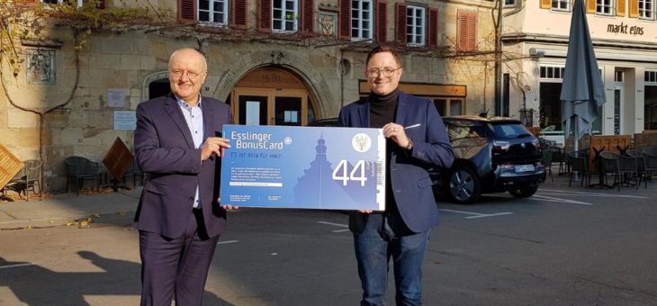 Gelebte Solidarität: Volksbank Mittlerer Neckar eG unterstützt Unternehmen mit Stadtgutscheinen