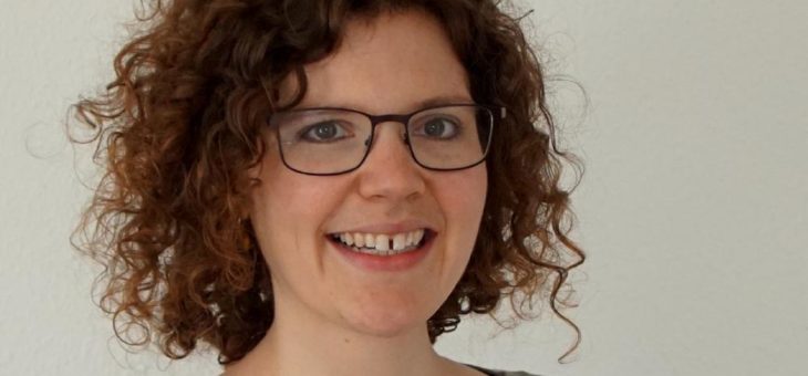 Absolventin des Fernstudiums Kindheits- und Sozialwissenschaften (M.A.) mit Koblenzer Hochschulpreis geehrt