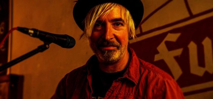 Chansonoir Axel Le Rouge in der Bühne
