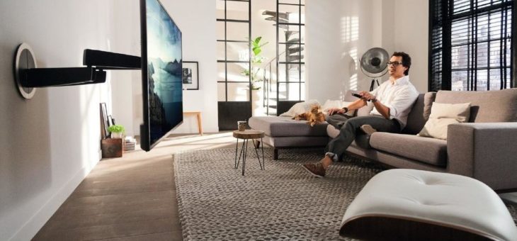 Der Überflieger: Vogels MotionMount NEXT 7355 elektrische schwenkbare TV Wandhalterung