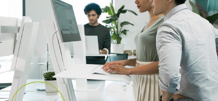 Humanscale QuickStand Eco Steh-Sitz-Arbeitsplatz für die perfekte Ergonomie bei der Bildschirmarbeit
