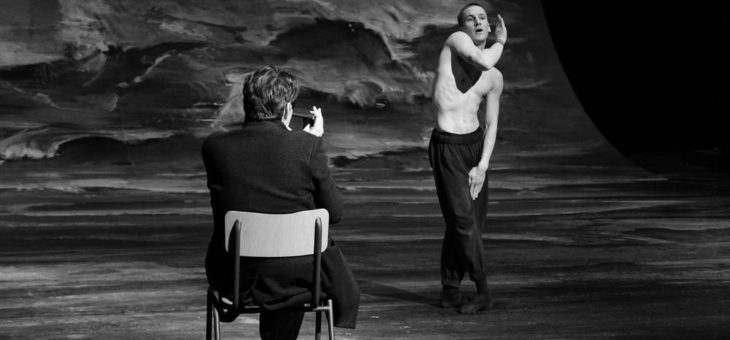 Uraufführung von Marco Goeckes Ballettabend „Der Liebhaber“ wird online stattfinden