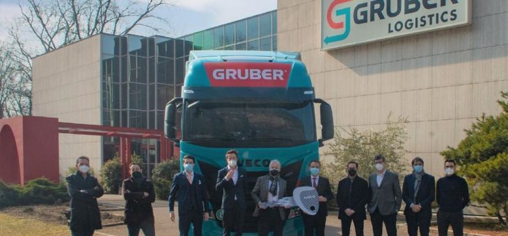 Gruber Logistics setzt mit einer Flotte von LNG-betriebenen IVECO S-WAY NP auf nachhaltigen Transport