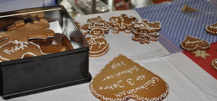 Lebkuchenzeit ist da: Weihnachtsmarkt mit Nikolaus und Puppenspiel