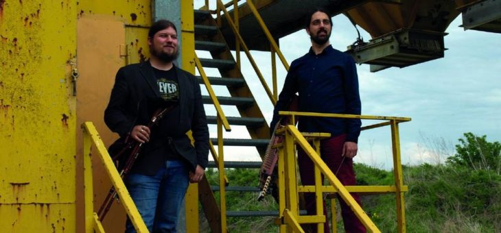 „Duo Airu“ spielt mit grooviger Bal-Folk-Musik zum Tanz auf
