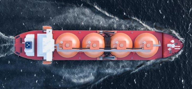 AsstrA hilft einem Kunden beim Chartern eines Tankschiffes