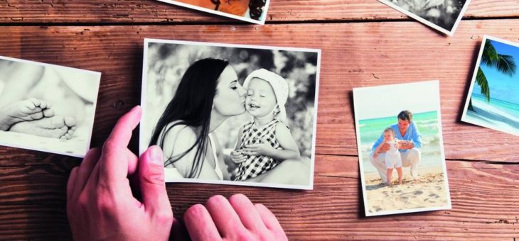 Scrapbooking: Alte Fotos sortieren, kleben und beschriften