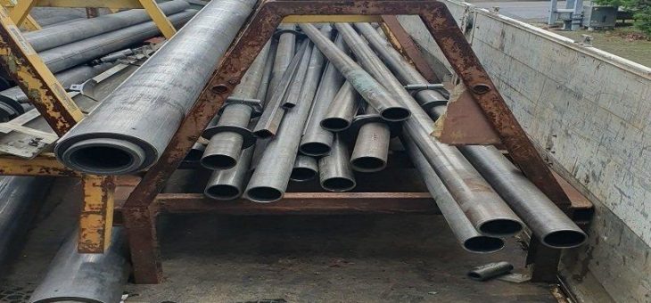 Schrottabholung in Wuppertal : Lumpen, Eisen, Silber und Papier, ausgeschlagene Zähne und Knochen sammeln wir“