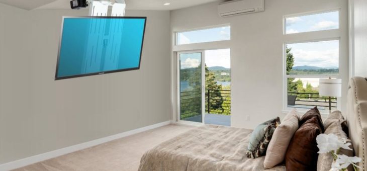 Over the Top! – Mehr Platz und Komfort mit TV Deckenhalterungen