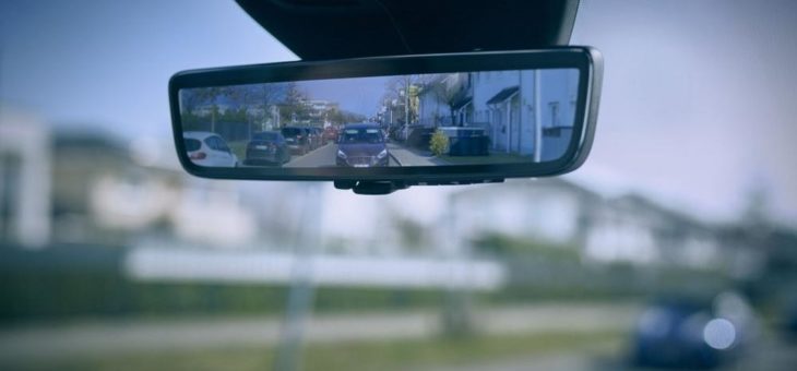 Smarter Rückspiegel für Ford-Nutzfahrzeuge verbessert Sicht auf rückwärtigen Straßenverkehr