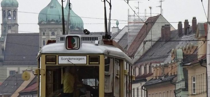 Fahrschule mit historischen Straßenbahnen