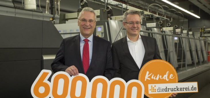 Staatsminister Joachim Herrmann gratuliert zum 600 000. Kunden diedruckerei.de weiter auf Erfolgskurs