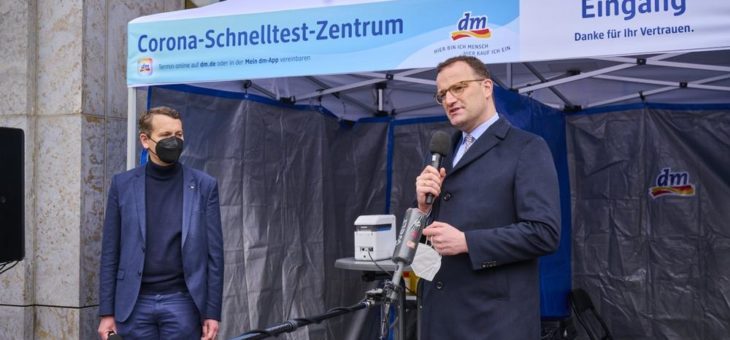 100. dm Corona-Schnelltest-Zentrum eröffnet in Berlin: Bundesgesundheitsminister Jens Spahn informiert sich über das dm-Engagement
