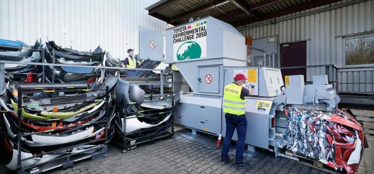 Toyota nimmt in Köln neue Ballenpresse für Stoßstangen in Betrieb