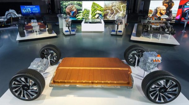 GM stellt neue Ultium-Batterien und flexible globale Plattform zum schnellen Ausbau des E-Fahrzeug-Portfolios vor