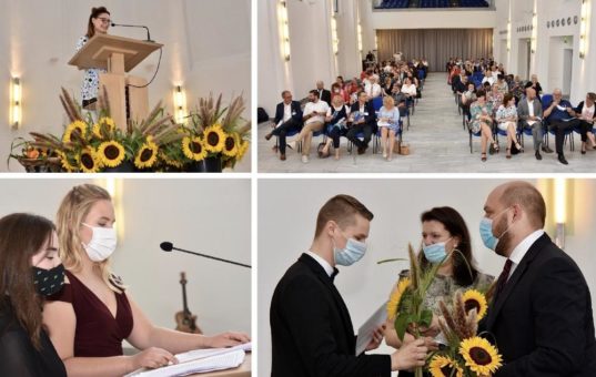 Examen: Abschlussfeier für Gesundheits- und Krankenpfleger unter Corona-Bedingungen