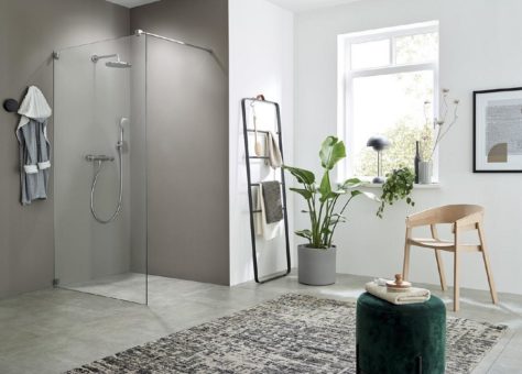 Die großzügige Walk-in Dusche aus Glas für große Duschen und barrierefreie Lösungen