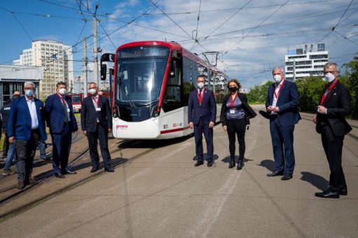 Tramlink nimmt Fahrt auf – Wagen 801 in Betrieb genommen