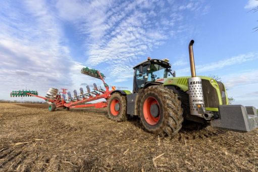 Hohe Zugkraft und geringer Bodendruck sind auf dem Acker entscheidend