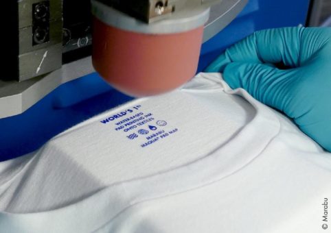 Die weltweit erste Tampondruckfarbe für Textilien auf Wasserbasis