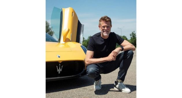 Klaus Busse bei den „Autocar Awards 2021“ als „Design Hero“ geehrt