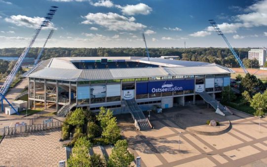 Gemeinsam zum Erfolg: F.C. Hansa Rostock und GlobalConnect verlängern Partnerschaft