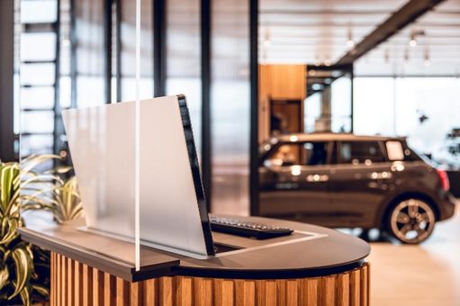 Bewegte Monitore verkaufen Autos
