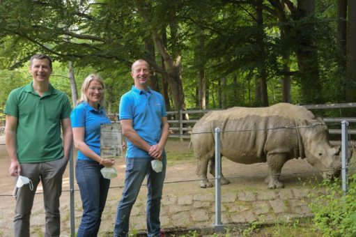 Unterstützung in schweren Zeiten: merkarion verlängert seine Nashorn-Patenschaft