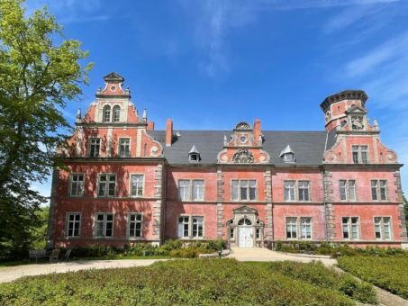 Vorzeitige Rückzahlung: zinsbaustein.de schließt Crowdinvestment „Schloss Bernstorf“ erfolgreich ab
