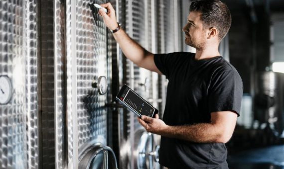 Vinou macht Weg für digitale Vermarktung von Fasswein frei und eröffnet neuen digitalen Vertriebsansatz