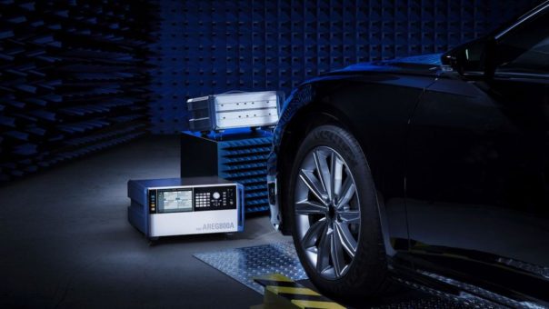 Neues Rohde & Schwarz Testsystem für Automotive-Radarsensoren simuliert auch quer bewegte Objekte elektronisch