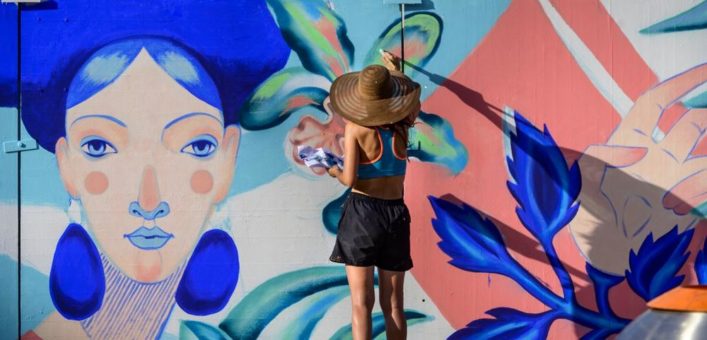 Zehn Künstlerinnen und Künstler verwandeln den Berliner Alexanderplatz in eine Street-Art-Galerie