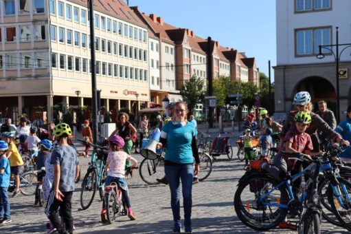 4. Rostocker Kidical Mass: 150 Kinder und Eltern demonstrieren für sichere Radwege