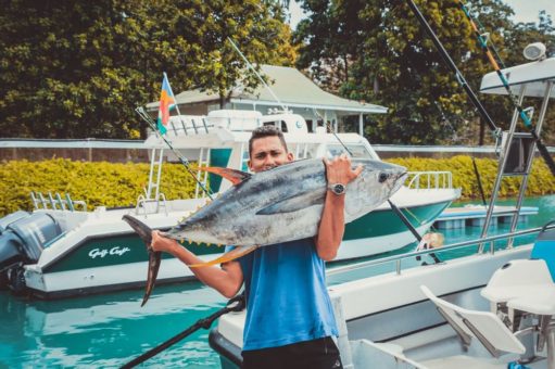 Fairer Fisch auf Fregate Island Private: Catch of the day has a story to tell