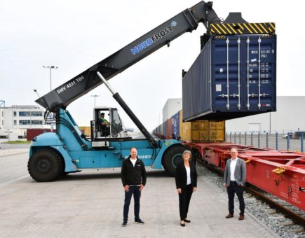 NORDFROST Seehafen-Terminal wickelt Direktzug aus China im Containerhafen Wilhelmshaven ab