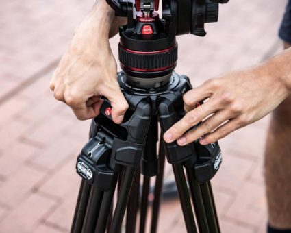 Manfrotto präsentiert die neuen Fast Videostative mit patentierten Synchronverschlüssen