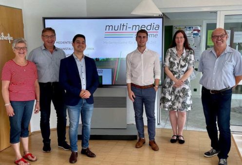 multi-media systeme spendet Samsung Touch-Display an Seniorenzentrum