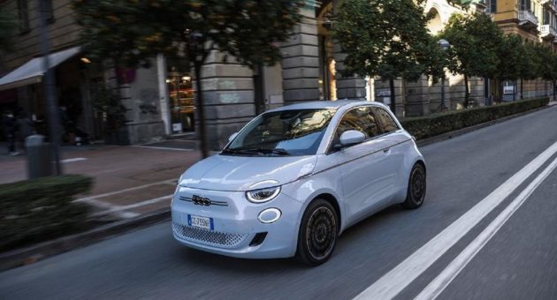 Der neue Fiat 500 erhält 5-Sterne und Bestnoten im Green NCAP Test