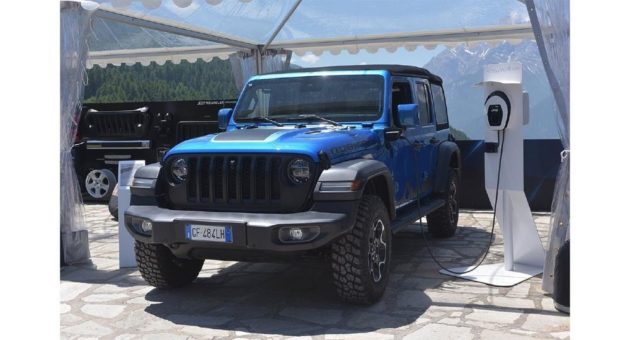 Über 100 Mopar® Originalzubehör-Teile für den neuen Jeep® Wrangler 4xe