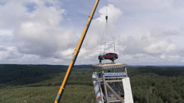 Ford Explorer Plug-in-Hybrid steht auf höchstem Kletterturm der Welt  – als Siegprämie für schnellsten Gipfelstürmer