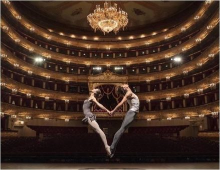 Tanzen und staunen im OZEN RESERVE BOLIFUSHI: Das Hotel wird Gastgeber der renommierten Bolschoi-Balletttänzer Anna Tikhomirova und Artem Ovcharenko