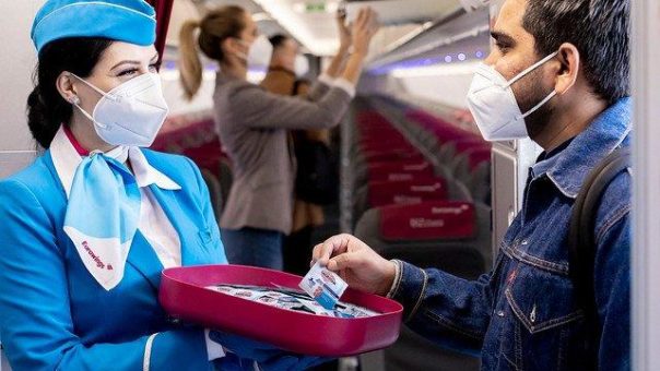 Sicher unterwegs mit Eurowings und Sagrotan